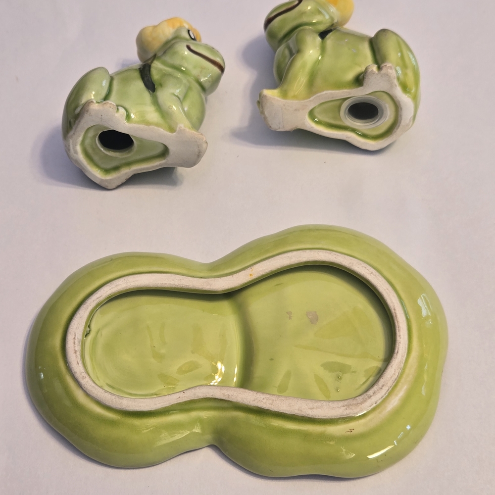 Vintage Frog Salt and Pepper Shakers. - Picture 7 of 12